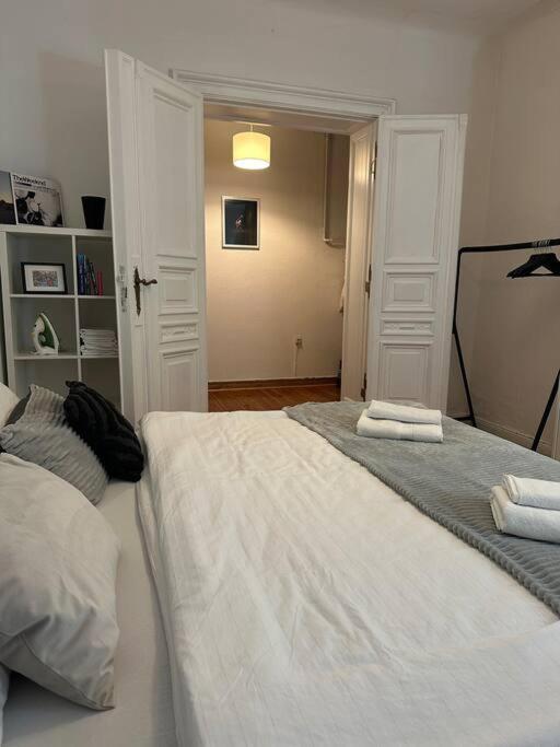 Grosses Apartment Am Kudamm Berlin Exterior photo